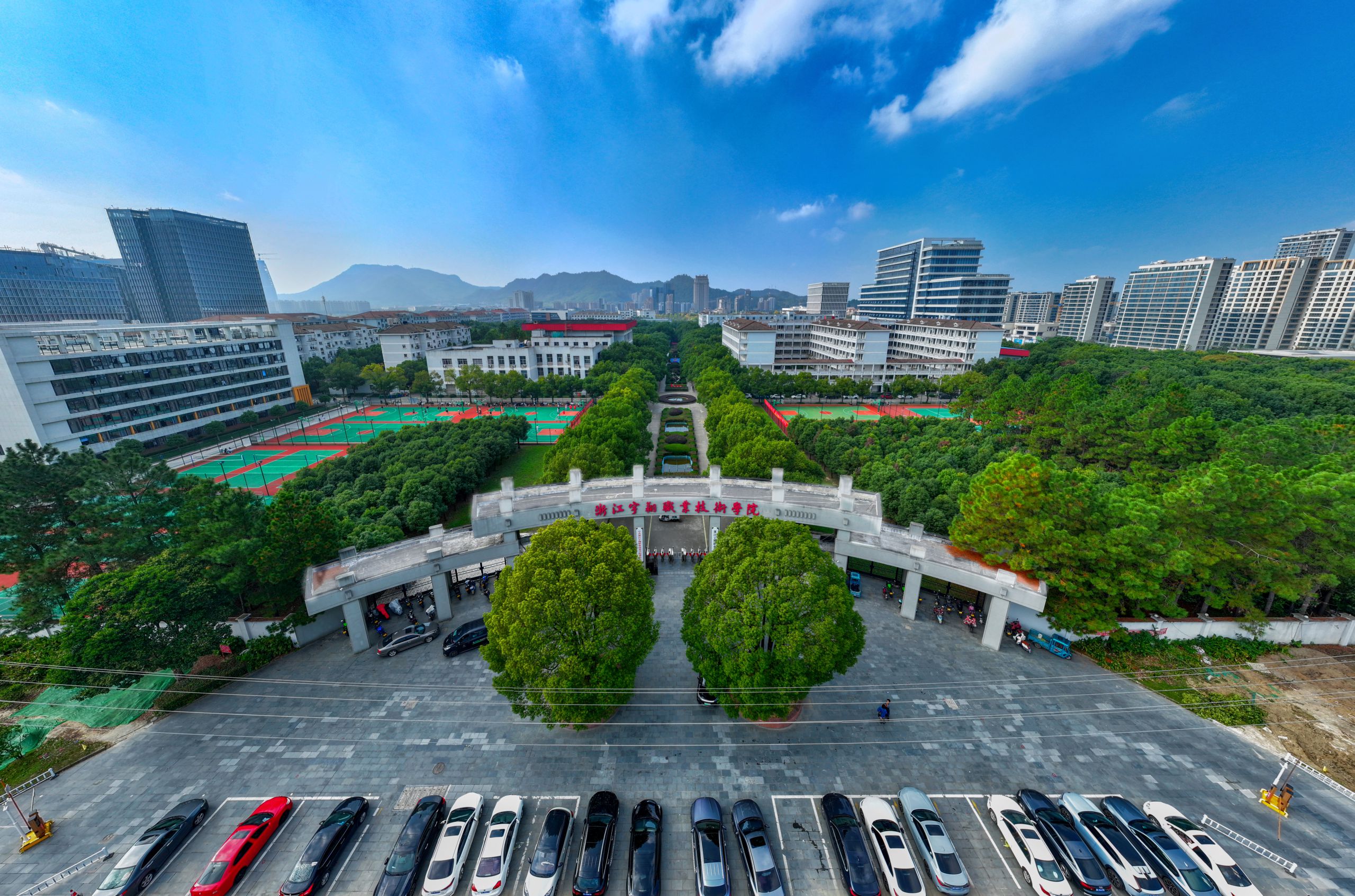 学院大门